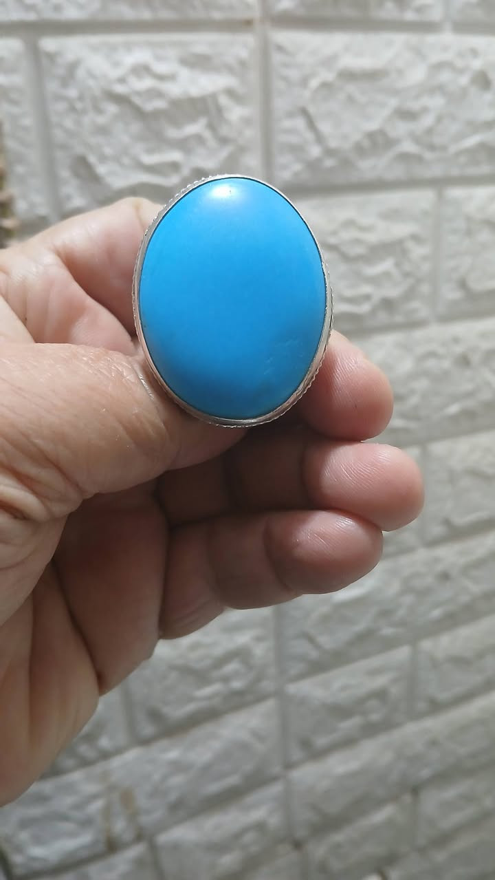 اللهم صل على محمد وآل محمد
لعشاق الجمال والأناقة والتحف 
خاتم متوج بحجر رضوي كرماني قديم وأصلي صافي حجره عملاقه وضخمه 
للبيع مكاني بغداد 
قياس الخاتم 25
للاستفسار واتساب ***********

