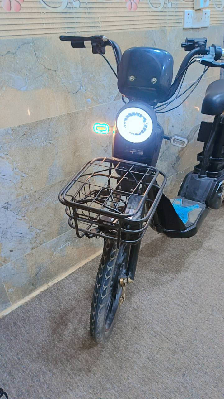السلام عليكم دراجه شحن استعمال شهر بس نضيفه كلش اربع بطاريات حجم 20 فول مواصفات سعر350 متوازي ع بيع


**إذا كنت صاحب هذا الإعلان وتريد حذفه لأي سبب، رجاءا أرسل رسالة إلى الدعم الفني**
