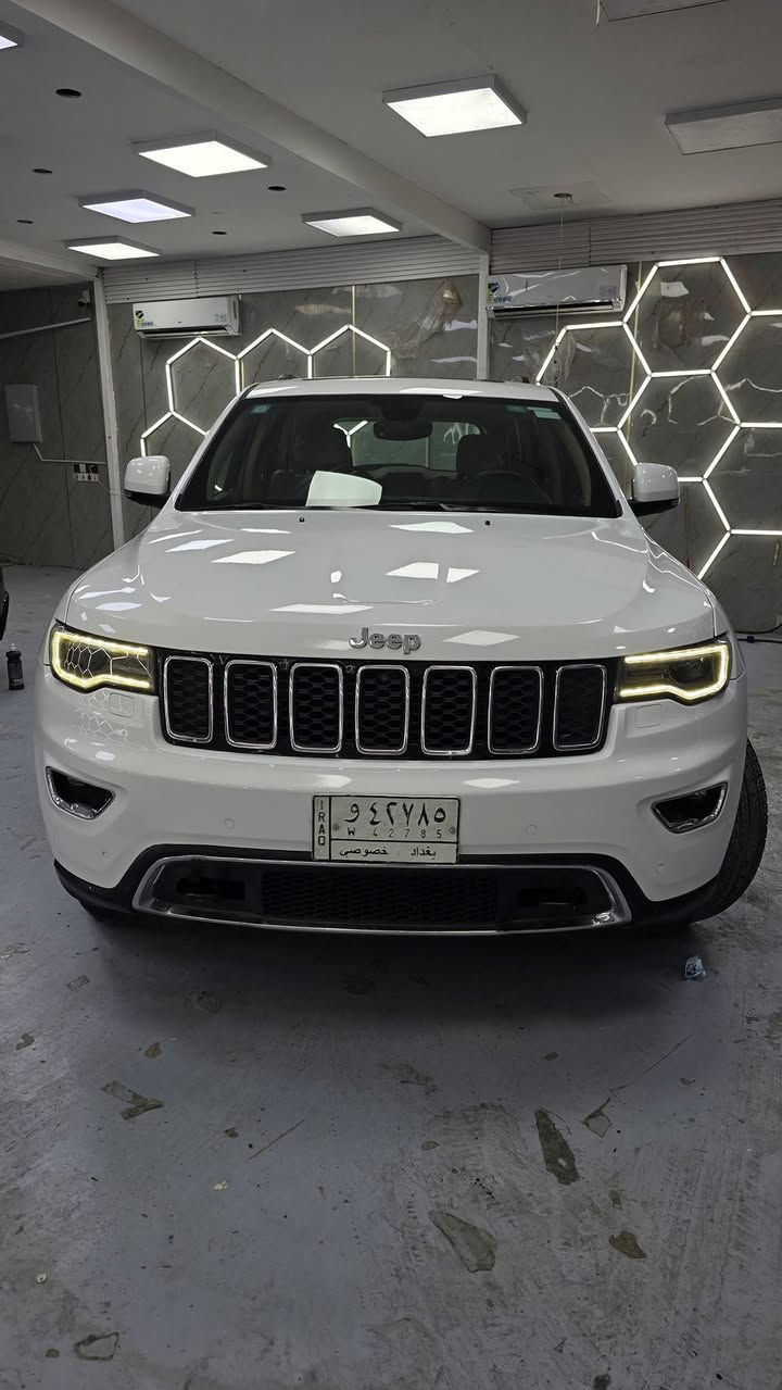 سلام عليكم.
جيب كراند شيروكي خليجي  limted 2017
المواصفات 
بانورما 
تدفئة وتبريد بلكشنات
بصمة
تشغيل عن بعد 
صندق كهرباء
وبعد بيه مواصفات 
السيارة مكفولة وجاهزة مابيه أي نقص 
فقط بيه بارد بسيط باب السكن
للبيع فقط رقم بغداد 
مكاني بغداد المنصور 
السعر ٢٦٥ وبيه مجال بسيط
***********
