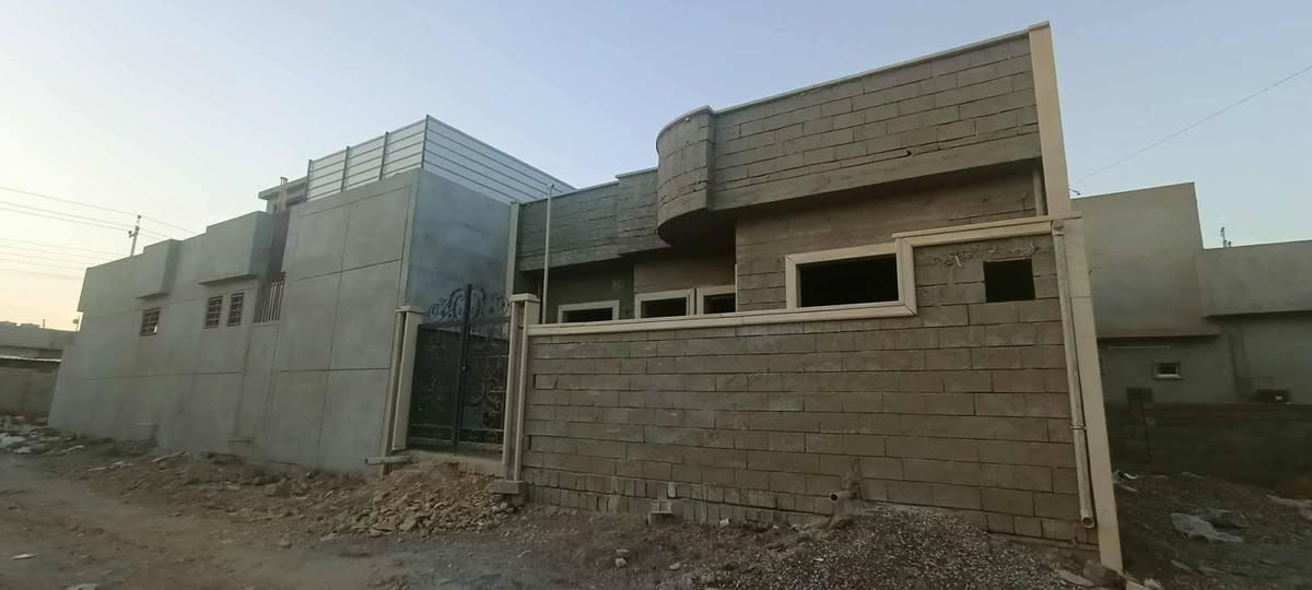 متاح هيكل مربع 100 بالقوسيات يم المدرسة الصينية 
مشتغل مجاري صبه ارضيه
كوبنات حلان مع تطعيم بل وجه
واصل بي مرحله + خدمات كاملة
سندابيض نموذج 25، وصل بلدية جديد 
السعر 30 وبيه مجال قليل،
للأستفسار  ***********
