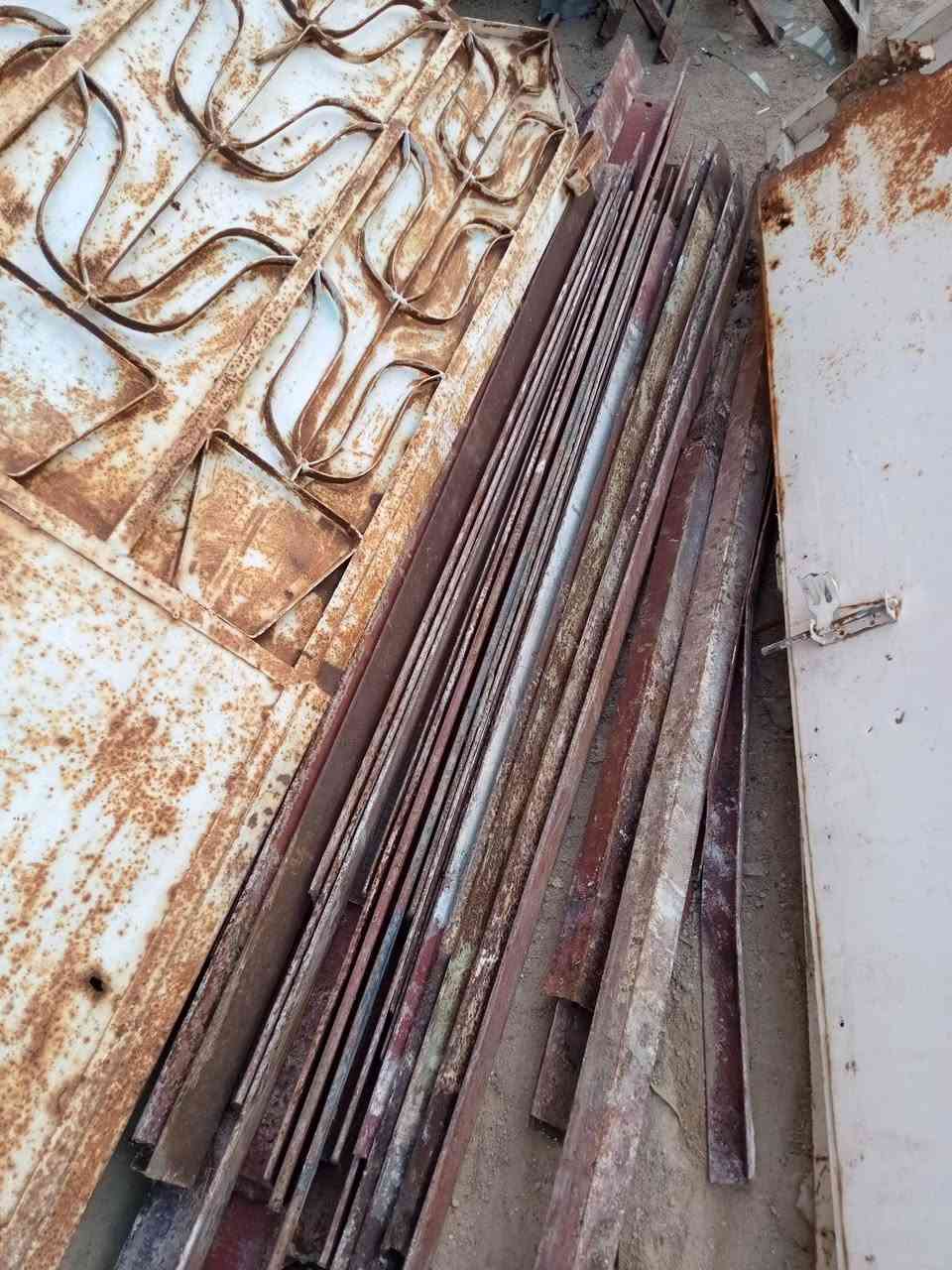 السلام  عليكم شيلمان عدد8 وشبابيك عدد 4 بيبان عدد12 زاويه عدد20 المكان القرنه الشرش شلهةالحسن رقم ***********
