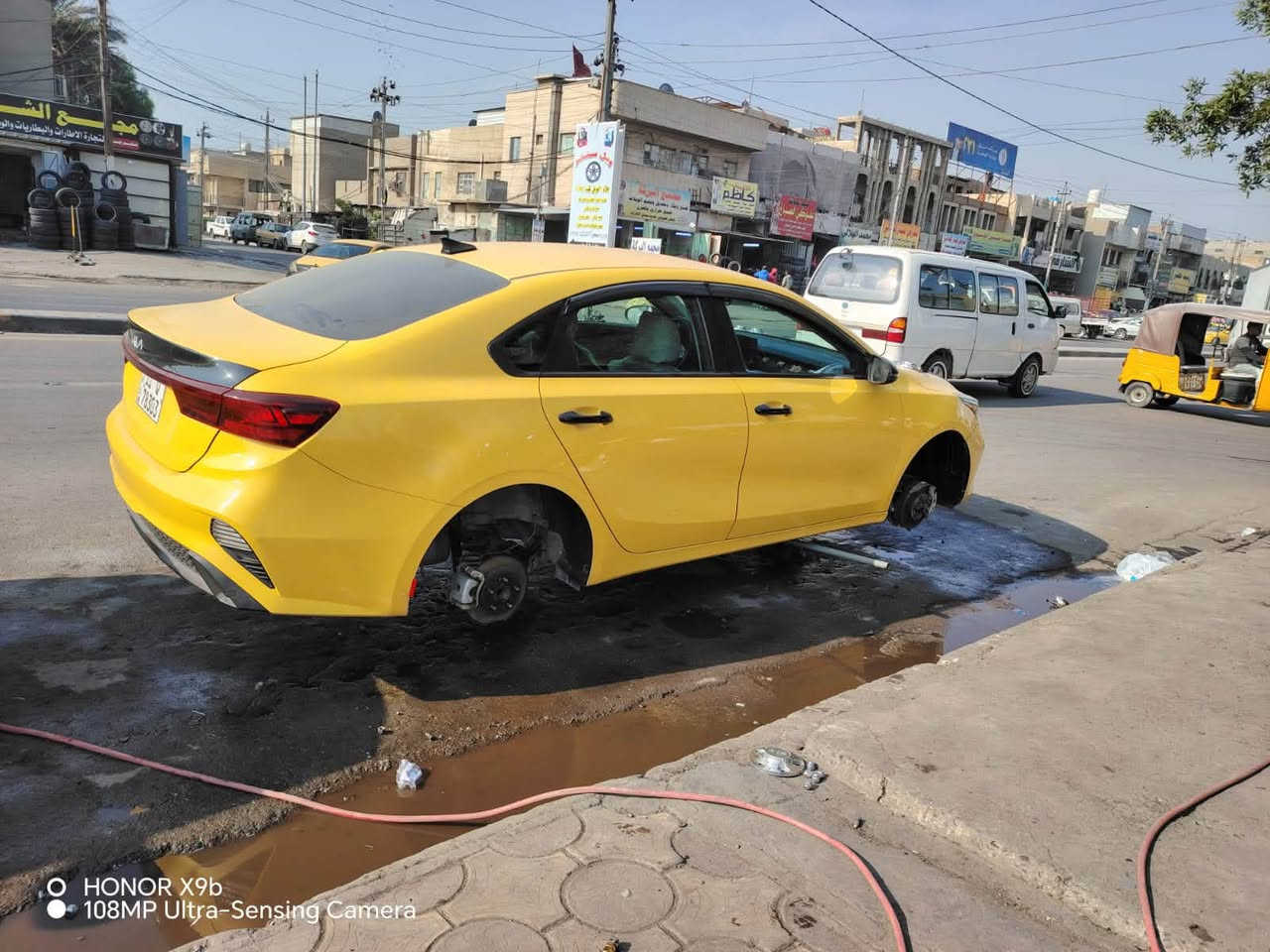 سلام عليكم مَـن رخصت مدري الكروب  كيا فورتي موديل 2022 وارد امريكي السيارة ضربته موضحه بالصور مع السونار  السيارة نص فول السيارة كامله مكملة مابيه نقص برغي جاهزة مال شغل كبل للشارع السعر 125 ورقه وبيه مجال العنوان بغداد الدورة ابو دشير قرب معمل الببسي للاتصال 

ز*********** الرقم بي واتس اب اني مكلف بالنشر مو صاحب السيارة اتصل على الرقم وشكراً
