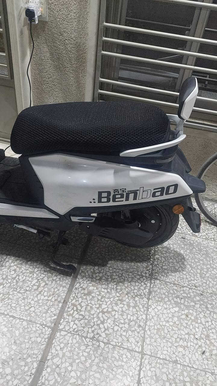 دراجه ماركه بين باو Benbao
٣ سرع والرابعه سبورت
٦ بطاريات  
مانع أنزلاق /بريك امامي وخلفي هايدروليك
سرعه حقيقه ٨٥ 
دراجه جديده صار ٨ أشهر من اخذتهه وصل الشراء موجود 
دراجه عمليه كلش ورزنه وسريعه ماشيه لحد الان ٦٠٠٠ وممتعوبه من الشغل للبيت 
والجنطه مالهه واسعه السعر ٩٠٠ 
وبيهه مجال بسيط جدا ***********
واتساب ... بغداد الاسكان قرب كليه المأمون
