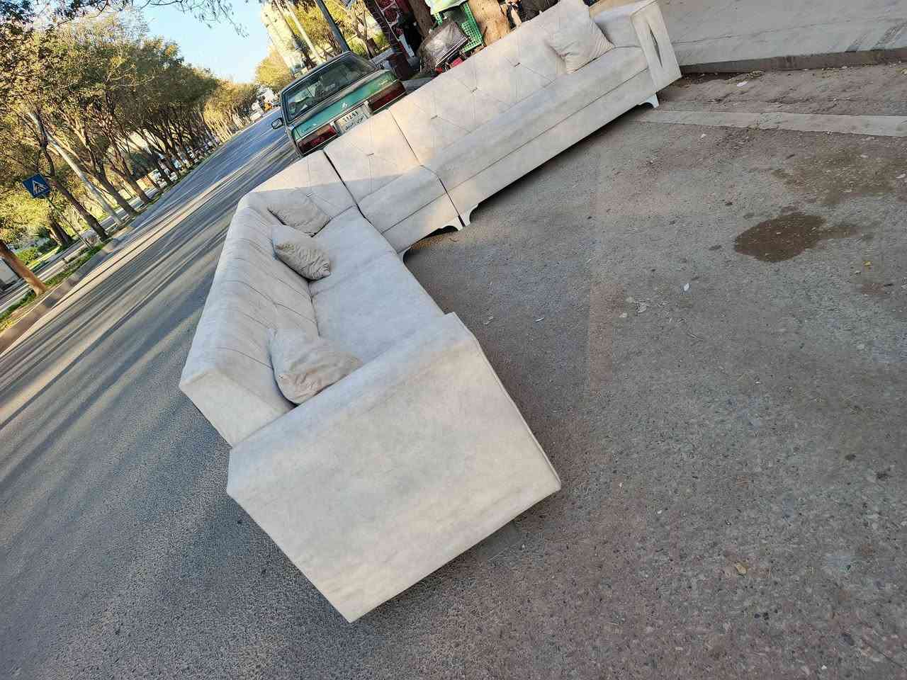 فرۆشتنی خیرا
ئە م تاقمە ئیڵە بۆ فرۆشتن
10نە فە رییە دە سکردە
فول خوسیە لۆک لۆکە بە لۆکی ماوە تۆ
نرخی تە نها 180هە زار 
مال بۆکە س دانانیم هە رکە س زوو هات پیرۆزی بیت
ژ.م***********
شوین.کە لار شەهیدان سە رجادە ی ئاوارەکان
