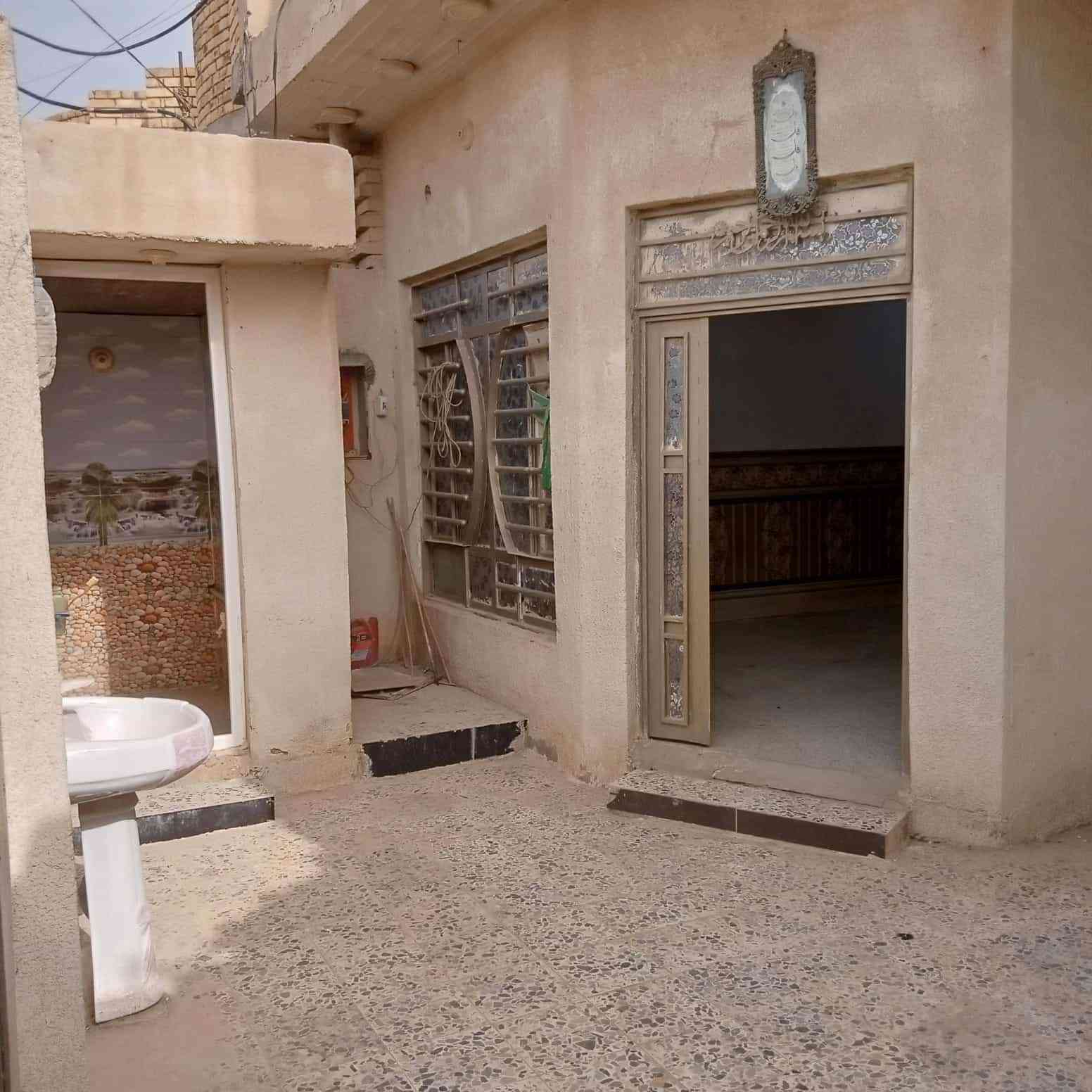 السلام عليكم بيت 150متر حي الحسن العسكري دوانم سند 25لازم قرب مدرسه الحشد يم المولده الثانية بيت طابقين بي غرفتين جوه وغرفتين فوك صاله واستقبال ومطبخ داخل الجهد الهندسي المنطقه كافه الخدمات الاستفسار والاتصال ع الرقم ***********
