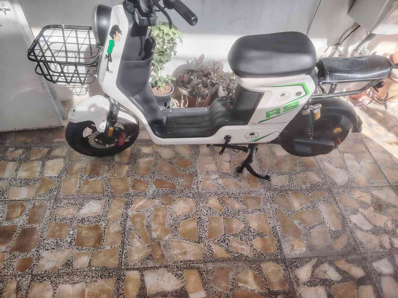 سلام عليكم دراجه R9 للبيع دراجه نضيفه كلش مكان بغداد الصليخ الرقم *********** الرقم بي واتساب والسعر ٤٠٠ وبيها مجال
