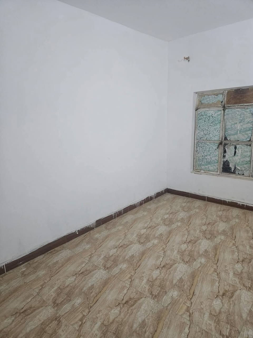 بيت للأيجار قرب فلكة الغدير بين الاسماعيلية والحسائية على الشارع العام 
مساحة ١٦٠ متر غرفتين وصالتين وأستقبال وصحيات خارجية وداخلية 
الايجار ٢٥٠ الف الكهرباء والماء على ابو البيت مو على المؤجر


**إذا كنت صاحب هذا الإعلان وتريد حذفه لأي سبب، رجاءا أرسل رسالة إلى الدعم الفني**