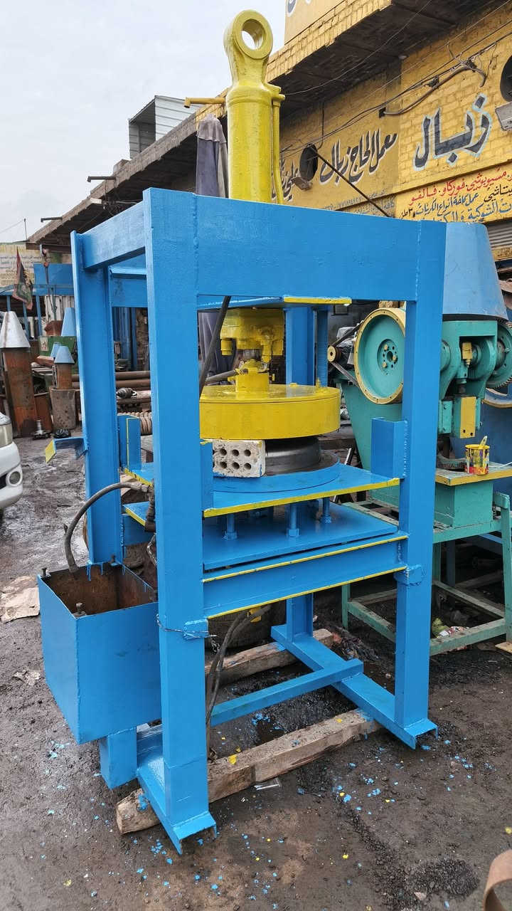 بريسات هايدروليك دبل اكشن عدد٢ بيهن قوالب سخانات الداخل والخارج بدون مضخات***********
