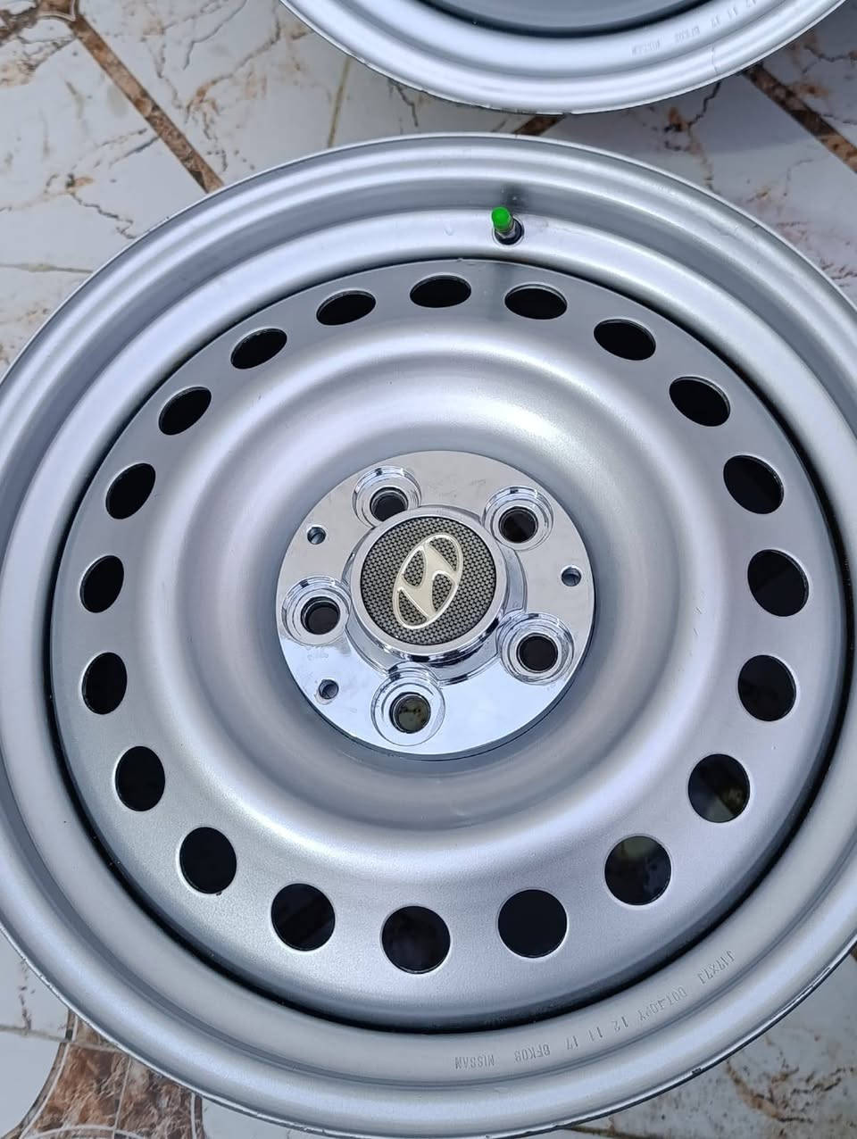 سلام عليكم رنك للبيع حجم 17 عشرين فتحه ويه ممات مال  حساسات ويه الطوس وصبغ حراري صارله سبوع اشتريته وماشديته اشتريته  واريده ب180 مكان البصره بالاتصال على الرقم***********
