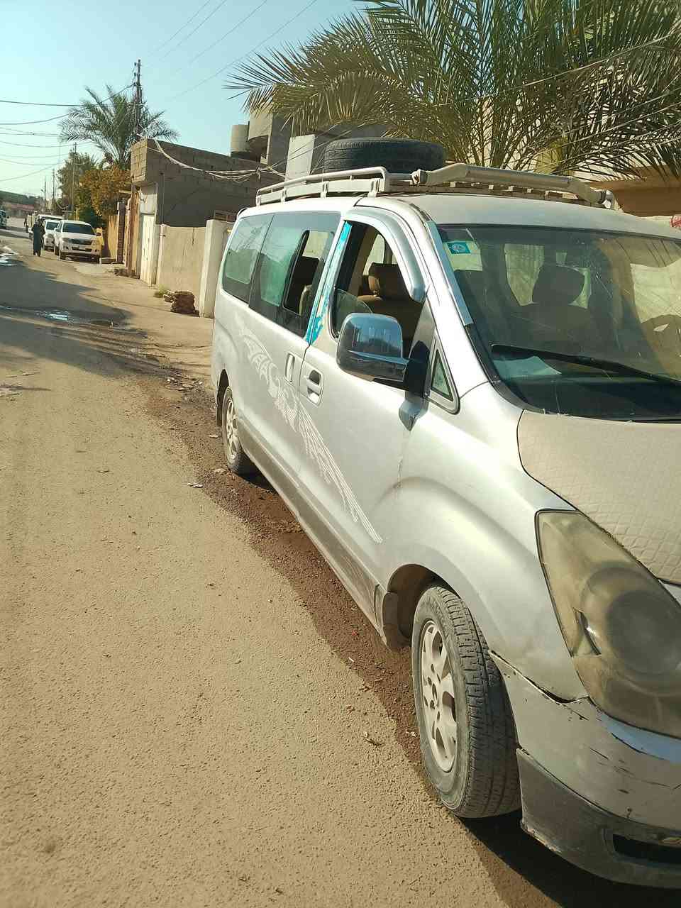 السلام عليكم الستاركس 2009 للبيع السياره متجيه عليمين وبيهه كصه من يم الجنطه رايدهه 110 وبيهه مجال رقم الهاتف *********** الموشراي لايتصل  و السلام عليكم
