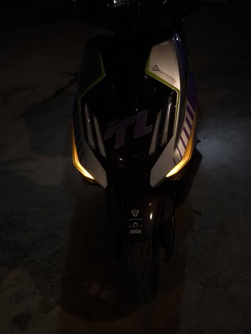 السلام عليكم                                                                       الاسم تيسله او تيجله                                                          قطع وحده بل موصل شرط                                                   البطاريات 6 مسطره                                                        الملف 5000واط                                                             السرعه 79                                                                        بل شحنه الوحده تمشيك 100 كيلو شرط                               ماشيه 8 كيلو بس                                                               ثلاث سويجات                                                              بصمتين    تكدر تفتح الصندوك من البصمه                                                                        NFS وحده                                                                     بيه برنامج خاص ماله تكدر تزود السرعه من البرنامج وبعد تكدر تمشيه عن طريق البرنامج وتكدر تقيرر النشره وال صوت                                                                           الشاحنه اصليه ماله 72V واط                                            وهذن البومه هديه معه الماطور تركيب خارجي                                                      سعر واتس                                                                                                                                                              التواصل ***********       بيه واتساب                              خاص مقفول
