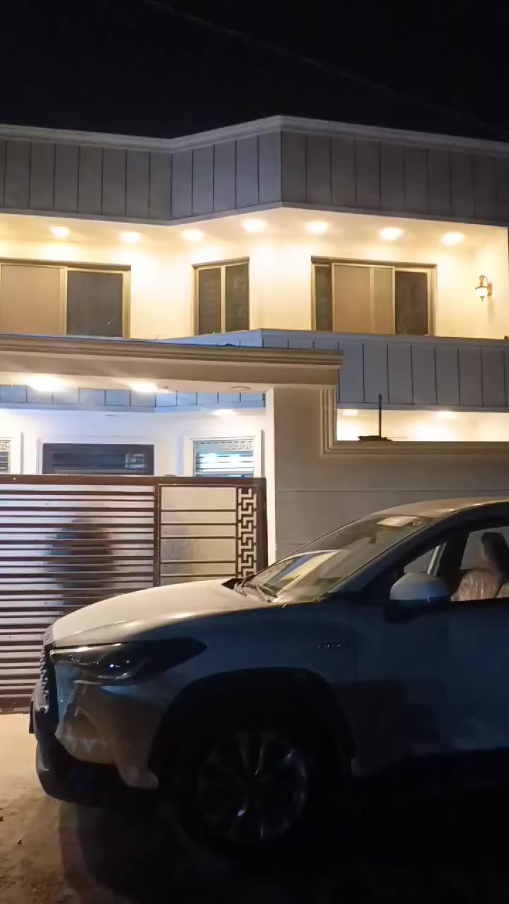 السلام عليكم ورحمه الله 
دار للبيع المساحه 250م
العنوان الفحامة قرب جزيرة بغداد السياحية 
للإستفسار اكثر ***********
