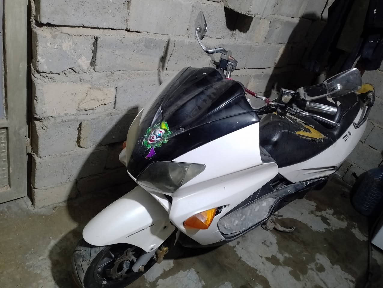 السلام عليكم دراجه فورزه صفر 6 درجه كلاه شغاله بس يردله كتف شحن قيم بل يرضي الله وذكو مروس بيراني روس بس كون نضيف درجه نكره صلف نقصه بس متشحن وباتري ***********هاذه رقمي
