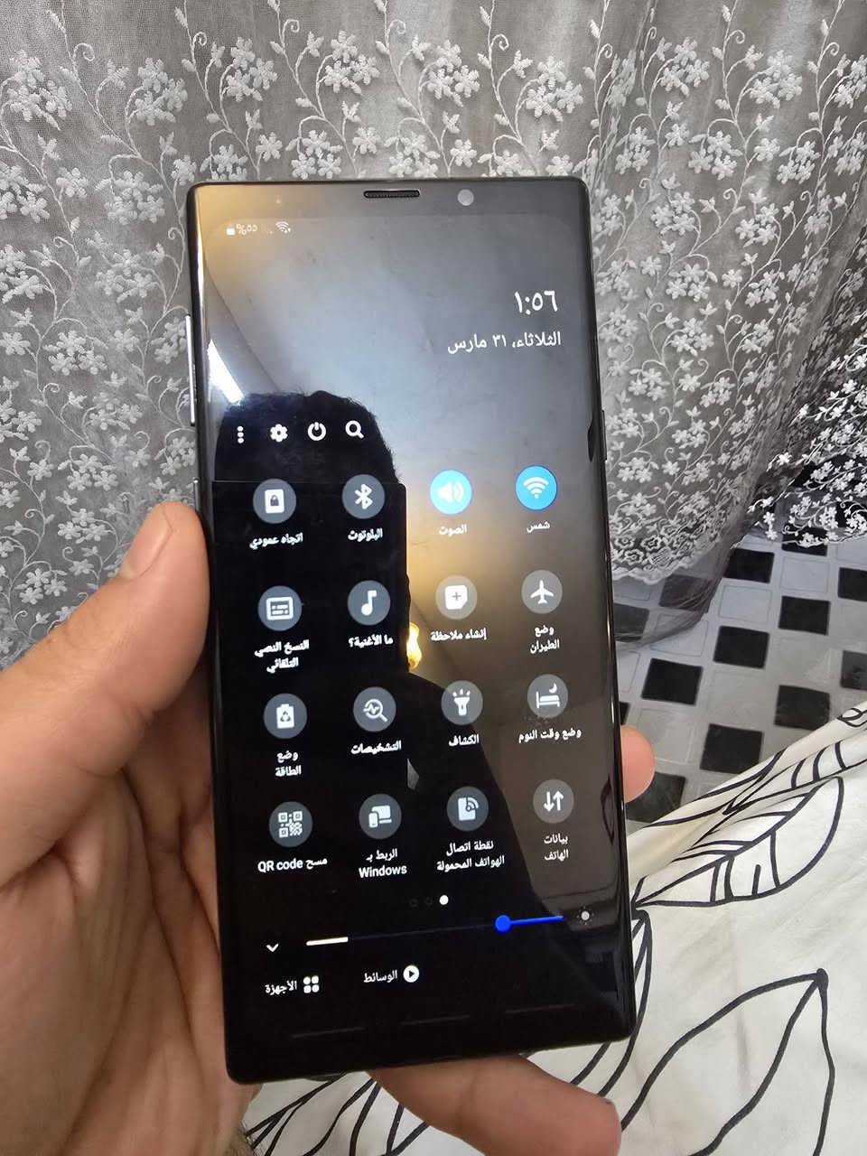 نوت ٩ البيع جهاز كلشي مابي بس مدل شاشه عدله فقط سعر ١٥٠ وبي مجال عنوان بغداد العبيدي ***********
