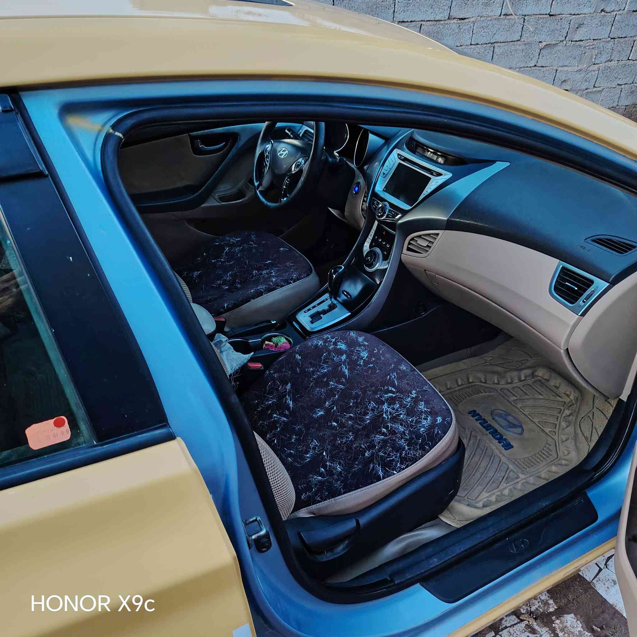 سلام عليكم النترا فول مواصفات موديل 2012 الرقم بغداد  دولي بصمة وفتحة حدادية جديدة  وكير و محرك  مكفولات  عدا قطعة واحدة  الباب الخلف السائق  
رقم الهاتف/ ***********
