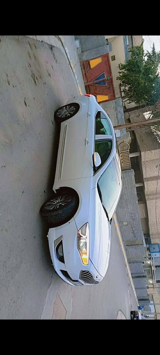 كاتنزة موديل 14 الون ابيض صدفي   مكينه 3 ونص  
 السعر 150 وبيها مجال بسيط وبيها سونار مكفولة رقم بغداد انكليزي باسمي تحويل مكفولة
