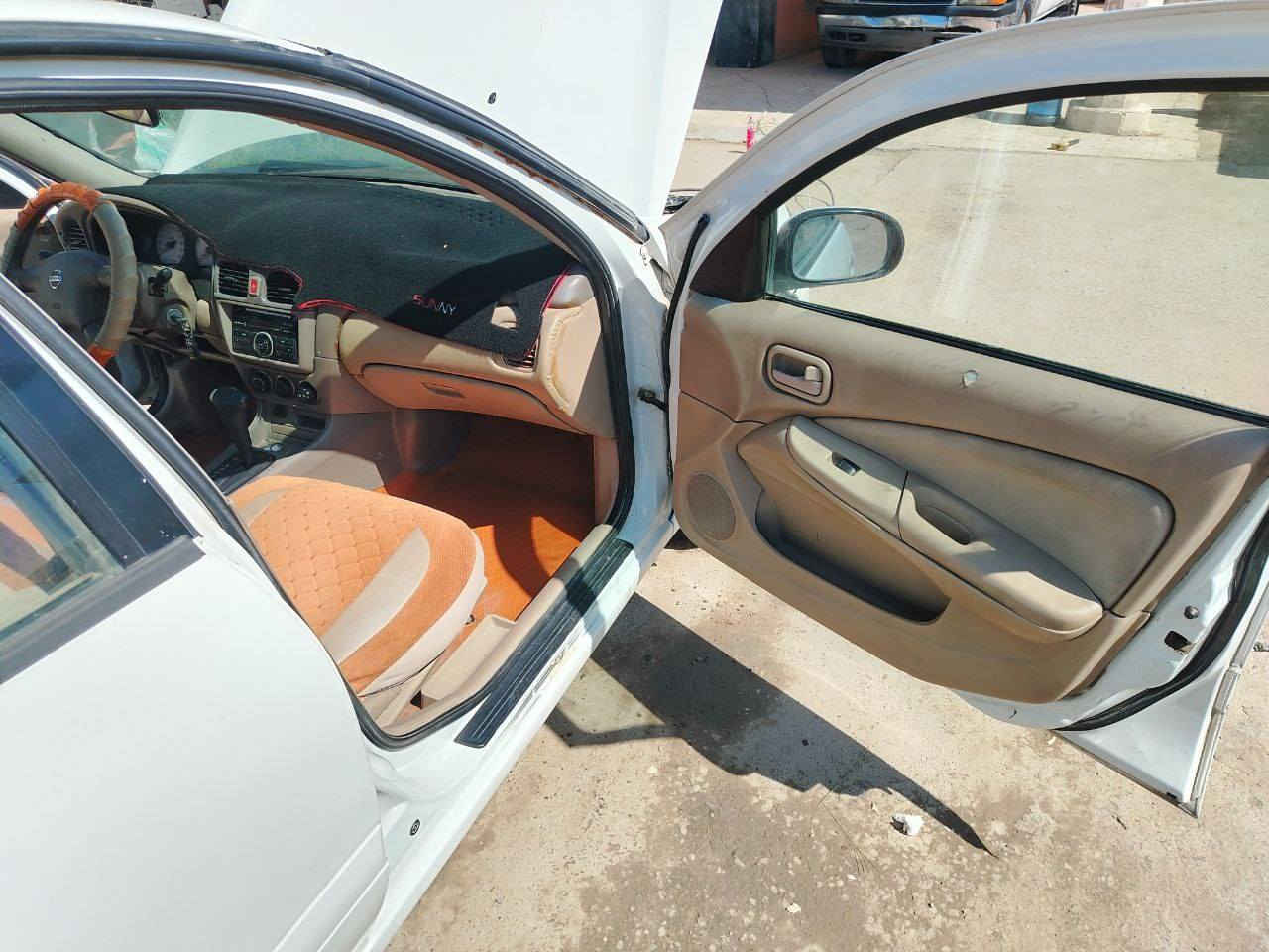 نيسان سني
موديل ٢٠١٠ ياباني اصل
 ...فول اوتوماتيك
 ...كفاله محرك كير حداديه تخم تاير باتري كهربائيه كولها شغاله ..تبريد ثلج ...رقم واسط  أنكليزي 
الكوت قرب بوابه كوت بغداد مقابل محطه البوابه 
 
***********
***********
