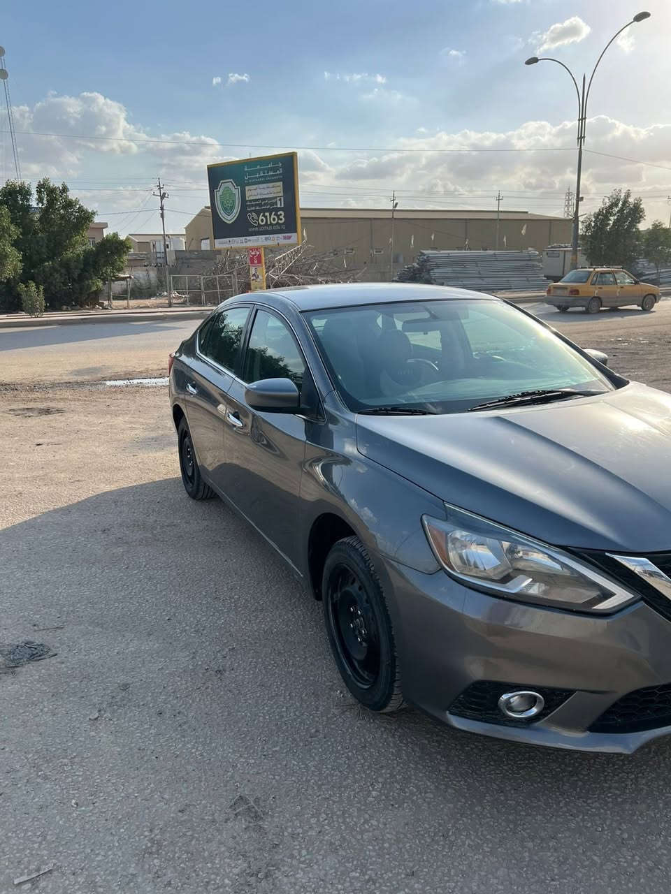 نيسان سنترا رقم بغداد موديل ٢٠١٨ محرك ٢٠٠٠ كير اي تي شاشة كامرة حساسات خلفية رادار فول ما عدا الفتحة والبصمة حادثها دعامية امامية فقط وصور الحادث مرفقة وبيها طخات بسطية هنانه بالعراق مكانها بالحلة نادر الثانية للاستفسار ***********
