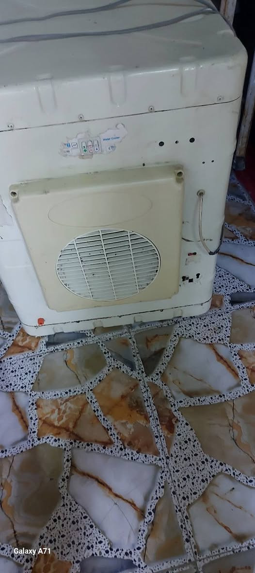 متاح مبرده نوع وسط حديد نضيفه تشتغل سرعتين ماطورة نحاس نوع برفاب الاصلي وكف بس واتر بم سعره ٧٥ قفل قفل من الاخبر مكاني الحيانيه المنطقه الرابعه المستطيل***********
