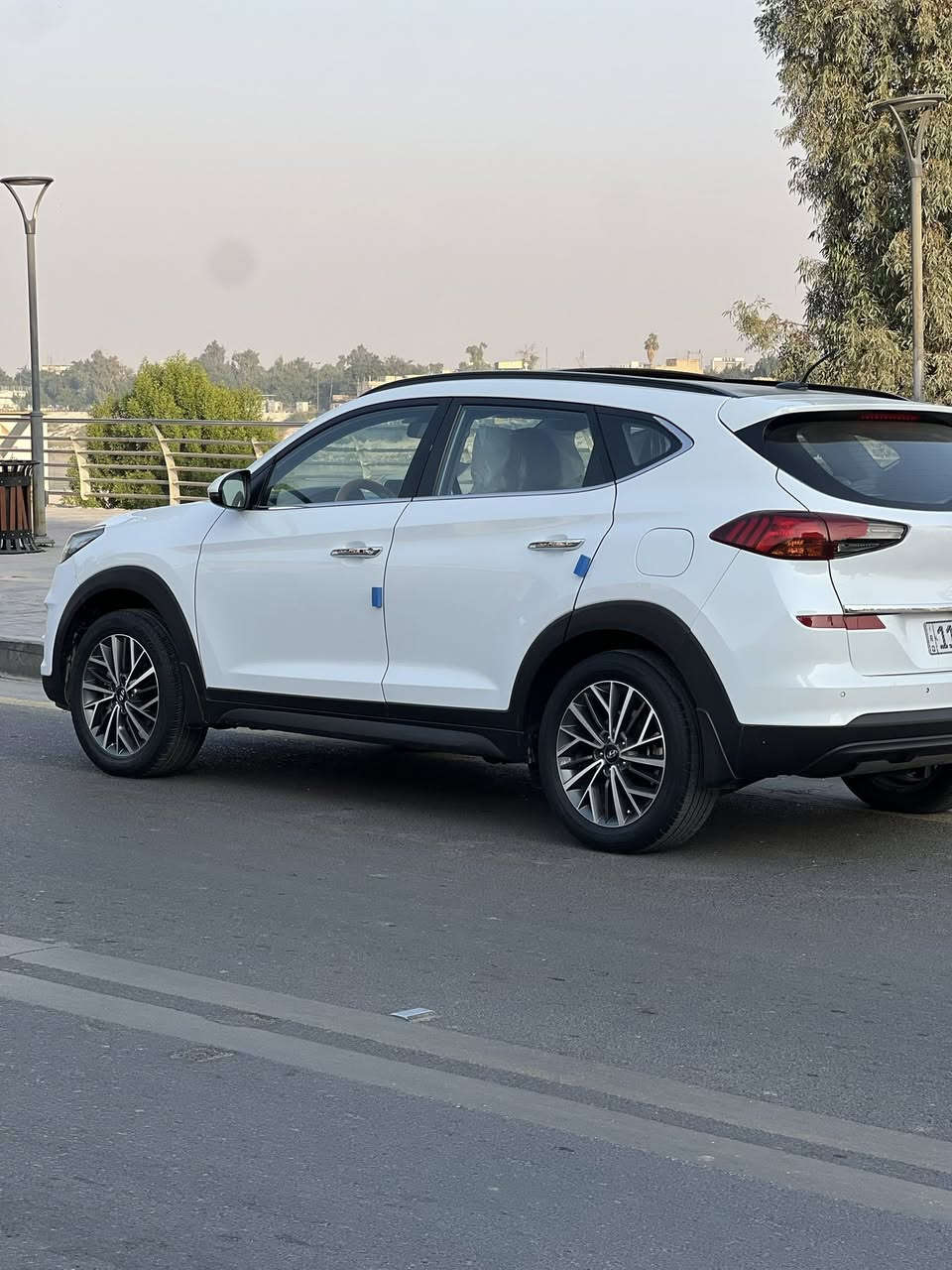 السلام عليكم ورحمة الله وبركاته 
هونداي توسان كوري اصلي موديل 2020 خليجي 
فول مواصفات واحد على واحد رقم بغداد انكليزي بأسمي بيها بارد قليل بالصندوق فقط الباقي مكفول مكاني بغداد سعرها 208 وبيها مجال قليل رقم الهاتف ***********
