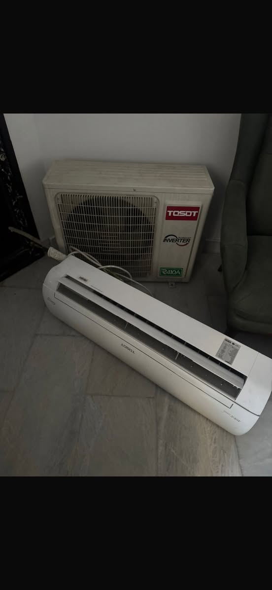 للبيع 
ميز مع 6كراسي زان اصلي غير مستعمل تم شراءه من هوم سنتر
سبلت توسوت انفيرتر واحد طن مستعمل نظيف
جربايه نفر ونص مستعمله مع الدوشك نوع تركي تم سراءها من هوم سنتر
للاتصال هاتف *********** واتساب بغداد حي الجهاد
