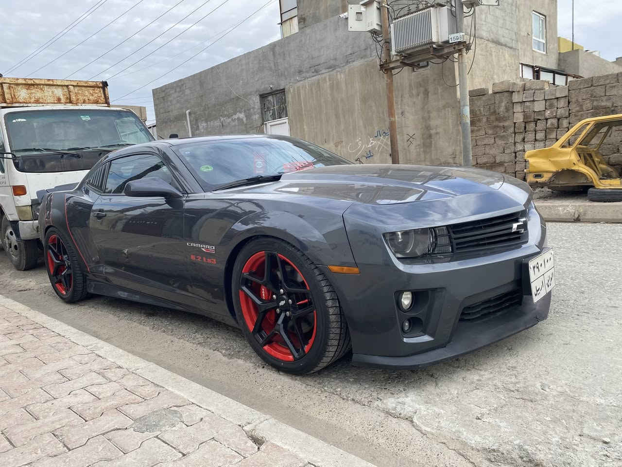 كمارو موديل 2010فول فول بيها مكانين صغار صبغ كير محرك شرط v8شرط تحويل او وكاله سعر خاص ما متواجد على الفيس هاذه رقم التليفون ***********
