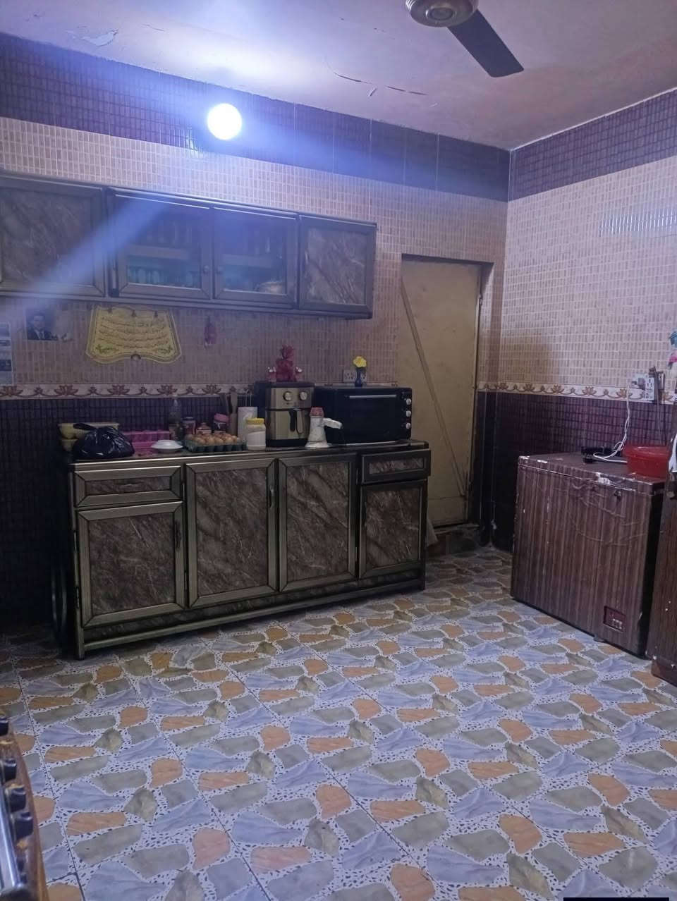 طابق الاول ديوانيه 6 × 4 مطبخ 5 في اربعه مدخل اثنين في اثنين صاله سته في خمسه حمام داخلي طرمه كبيره صحيات خارجي طابق الثاني غرفتين خمسه في اربعه بيتونه سطح كبير العنوان فلوجه قرب جامع ابو ايوب الانصاري جنس العقار ملك صرف باسم شخص واحد السعر72 مليون وبي مجال *********** بي واتساب المساحة 154متر
