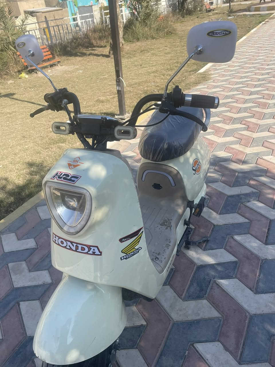 السلام عليكم دراجه شحن للبيع دراجه نضيفه جداً دراجه مستخدمه 4بطاريات كبار وياهه بصمه عدد 2وكارت ومفاح وشاحنه اصليه  السعر 350وبيهه مجال مكان بغداد الامين الثانيه تواصل ***********::::***********
