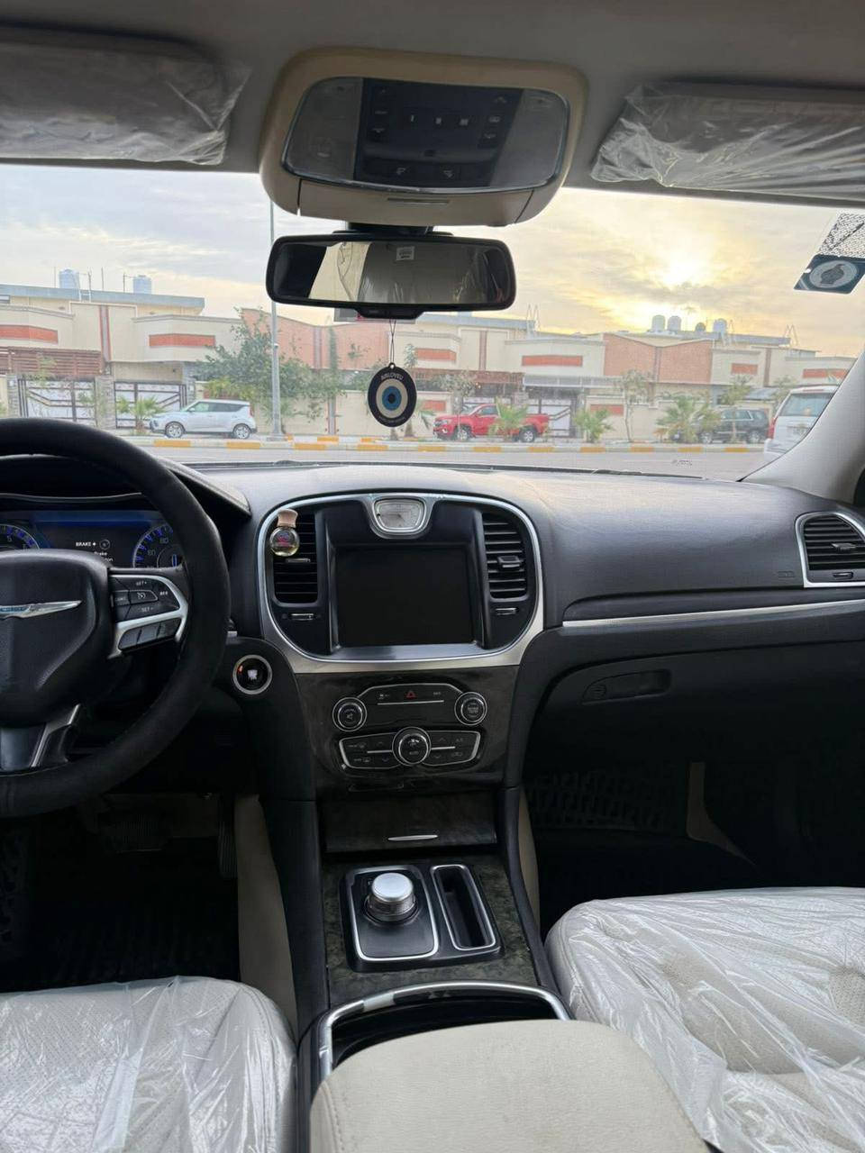 ياالله
للبيع 
اوباما كلايسر 300c
رقم واسط باسمي  مصفرة كلشي 
تحويل مباشر   
مديل 16  بني راما 
مكينه كير اكسن كفاله 
قرفه جديده 
سياره جاها ماذب ربع عليها 
حادثها مال امريكه جاملق وبنيد بدون دواخل وبل عراق  معروض بل سونار مالها
السعر 170 وبيها مجال   
مكان السيارة البصرة الدير ***********---***********
