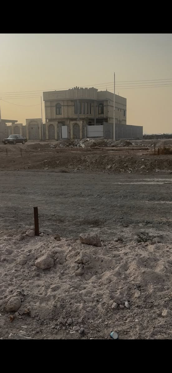 قطع اراضي في الصالحيه شط العرب جميع المساحات متوفرة طابو ملك سنه ٢٥ عرض الشارع ١٥ متر والفرعي ١٠ لحكو الأسعار كلش مناسبه ١٠٠ متر بـ عشر ملايين
