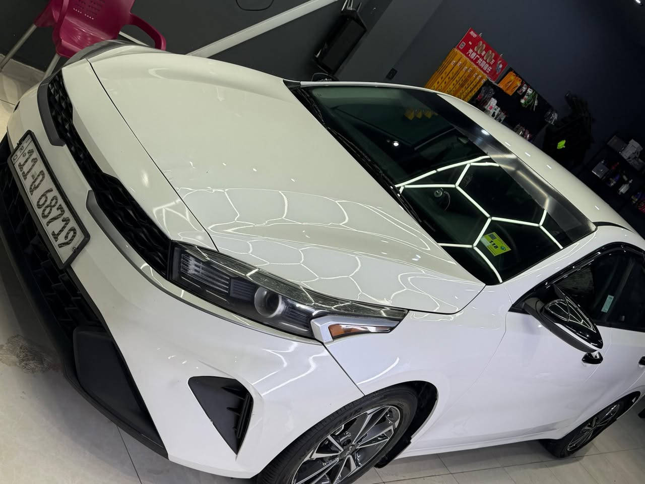 السلام عليكم 
فورتي للبيع 23 ماشيه 65 الف كيلو 
مواصفات عاديه 
رادار كامره شاشه 
حادثها كما موضح بلصور  مابيها اي قطعه صبغ 
البنيد بارد والحوض راجع بارد بدون ايرباك 
رقم الهاتف  
***********
 متوفر اتصال وواتس اب 
السعر160  وبيها مجال.
