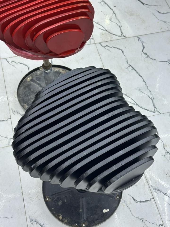 للبيع
قطعتين عل شكل قلب مصنوعه من الخشب بتصميم باراميترك دزاين 

#عيدالحب

للاستفسار 
***********
