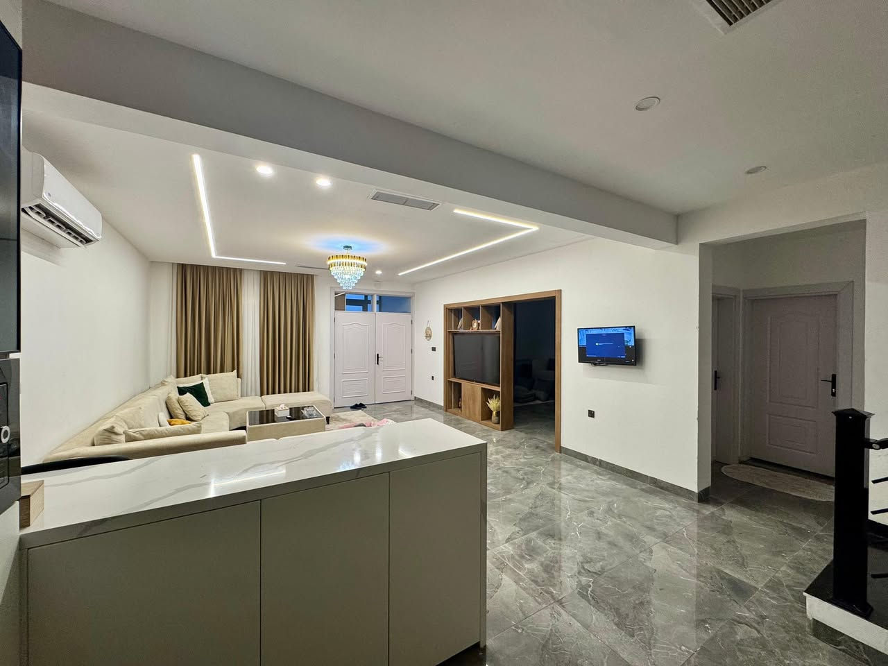 بيت للبيع في مجمع زانر ستي موقع مميز مقابل حديقه
٤ غرف نوم /٥ حمامات /مطبخ حار وبارد/ منظومه شوفاز /منظومه الواح شمسيه 
البيت مؤثث بالكامل

بمقدمة $160,000
للتواصل واتساب 
‪+964 750 004 6696‬
