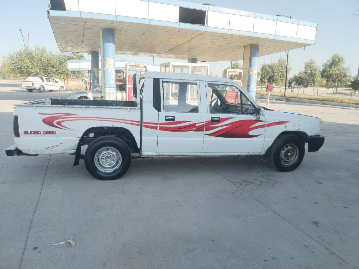 بە ناوی خودا مستەر بۆشی دە بڵ 
ئاڕمی پلاستیکی سلیمانی 
مە کینەی مستەر بۆشی 
4تایەی لۆکی 4ڕۆژە بۆی بەستراوە 
سە یارە کە زۆر تنو تۆڵە 
لایتو شتی هه موی ئیش ئە کات 
مۆدلی 1993
تازە کلاجو عەینەی بۆ گۆڕاوە پارەی ماتۆڕیکە
قفڵی قفڵی 9گڵایە 
***********
فایبەر واتس ئەپ السليمانية, العراق
