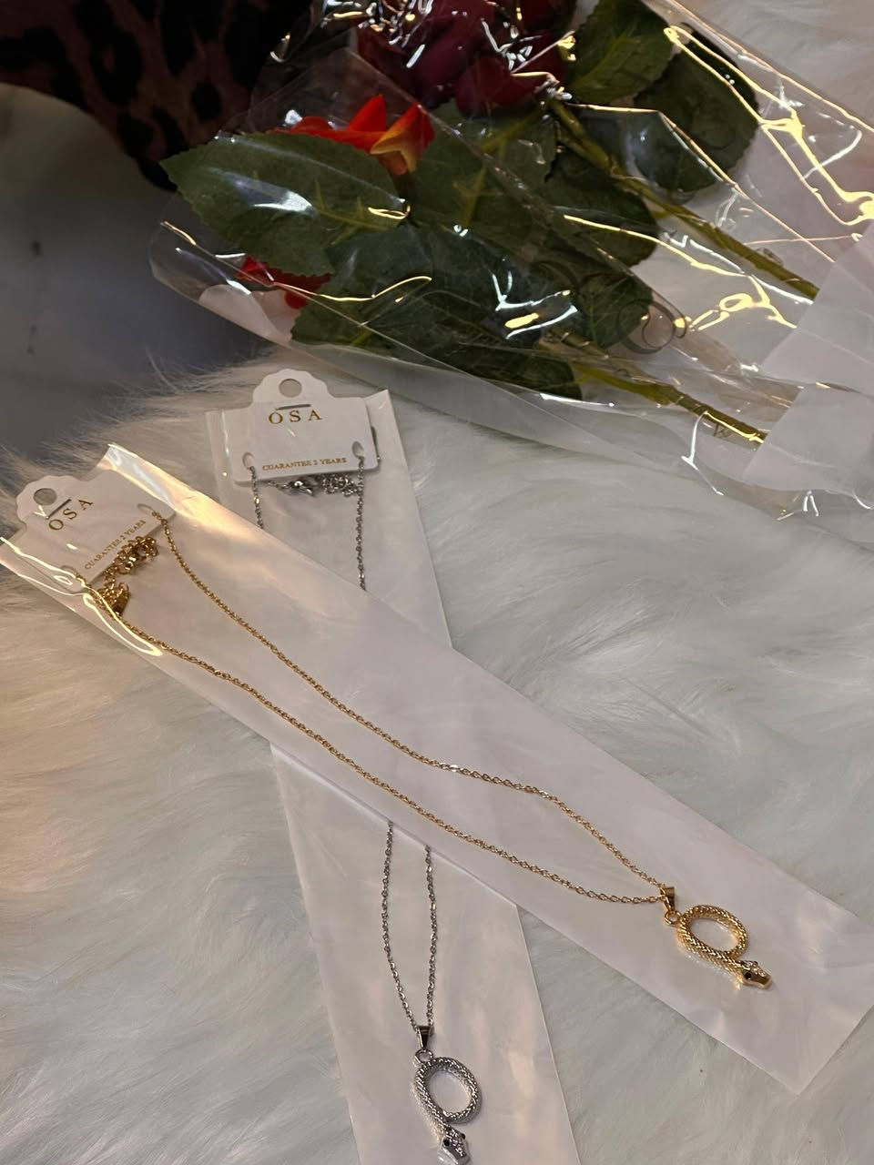 اكسسوارات  ضمان من كوزمتك هدى بيوتي
***********
