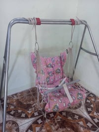 مرجوحة اطفال • جديدة • استعمال قليل