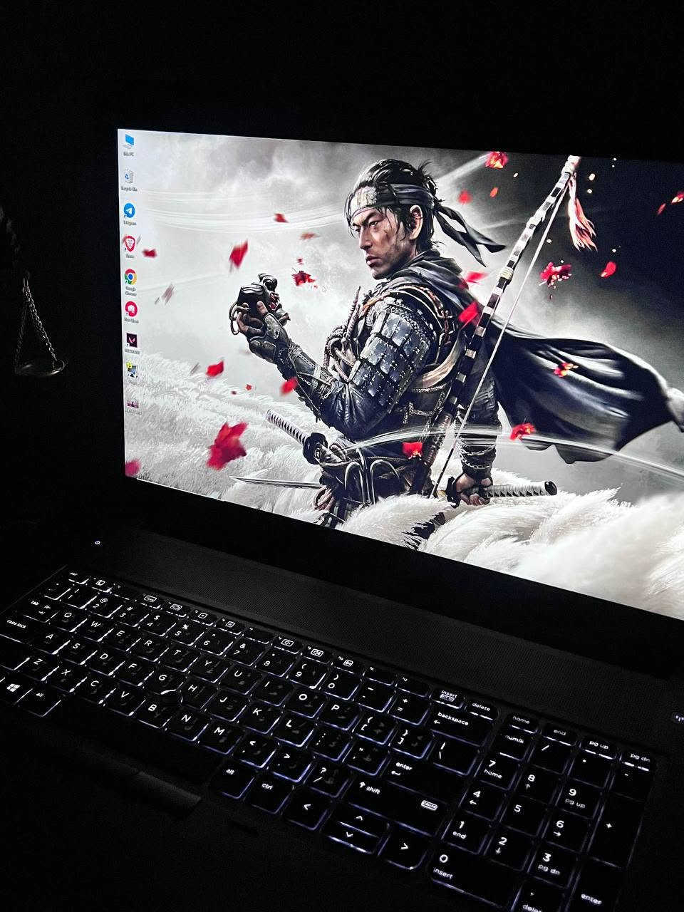 لابتوب HP ZBOOK 17 G3   للبيع 💎
‏لابتوب جدا راقي ، مخصص للبرامج الهندسية والتقنية ، باداء احترافي وسرعة بالتنفيذ، وقوي ايضا للالعاب بمختلف انواعها ، يناسب جميع الاعمال الصعبة ⚡🔥 
‏
‏المواصفات التقنية:  
‏⚜ المعالج / Xeon E3 - 1575M v5 
‏سرعة المعالج الاساسية 3GHz والتيربو 3.9GHz
‏بقوة i7 6920H او اقوة منه
‏⚜ كرت شاشة داخلي مخصص للبرامج
‏Intel iris pro graphic P580 4GB SHARED 
‏⚜ كرت شاشة خارجي احترافي نفيديا
‏Nvidia quadro M4000M 4GB (كلش قوي 🔥)
‏⚜ الرام / 8GB  DDR4  
‏⚜ تخزين / 256GB SSD M.2
‏⚜ الشاشة / حجم كبير  17.3 inch FHD SCREEN دقه عالية 💎
‏
‏ملحقات كاملة
‏👜 حقيبة جديدة
‏🔌 شاحنة اصلية
‏🖱 ماوس
‏🖱ماوس باد
‏+ تغليف كامل للبكج
‏
‏✨السعر 450 الف ⚡
‏الضمان / اسبوع كامل بنظام استبدال في حال وجود اي خلل او مشكلة بالجهاز،  
‏( الاستلام بعد الفحص والتاكد من جميع التفاصيل 🩵 )
‏القطعه ما اندزها اذا مو مضمونه ومرتبة 
‏متواجد ماسنجر
‏واتساب *********** 
‏
