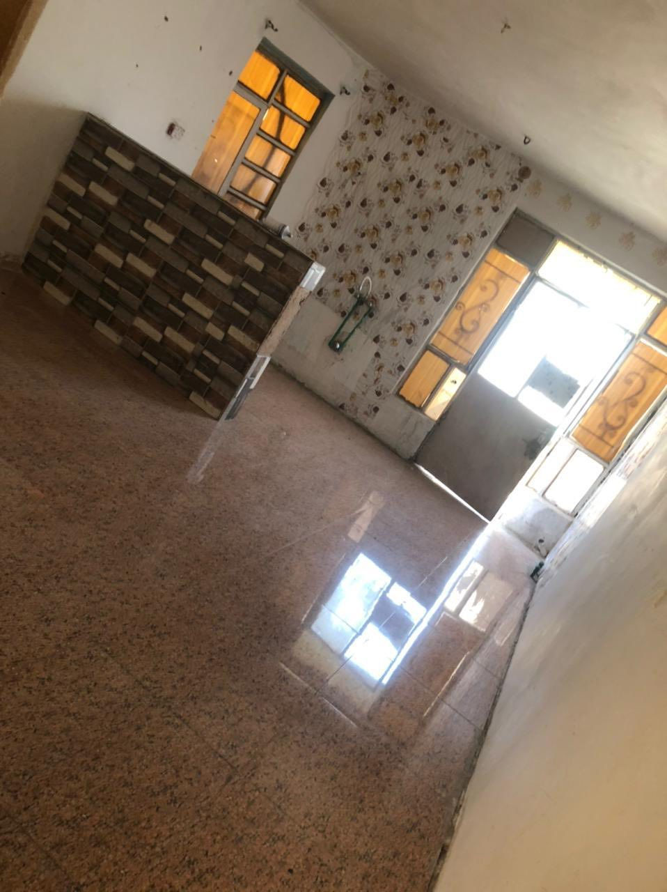 مشتمل طابق ثاني للايجار  نهاية اربع شوارع خلف مول كرارة الشارع ٦ 

معزول درج خارجي  

يحتوي على غرفة نوم وصالة كبيرة وصحيات

كل الخدمات كاملة ماء كهرباء

خط نت مجاني مشترك مع نفس البيت

واير سحب كامل 

ايجارة  ٢٥٠ نهائي 

***********
