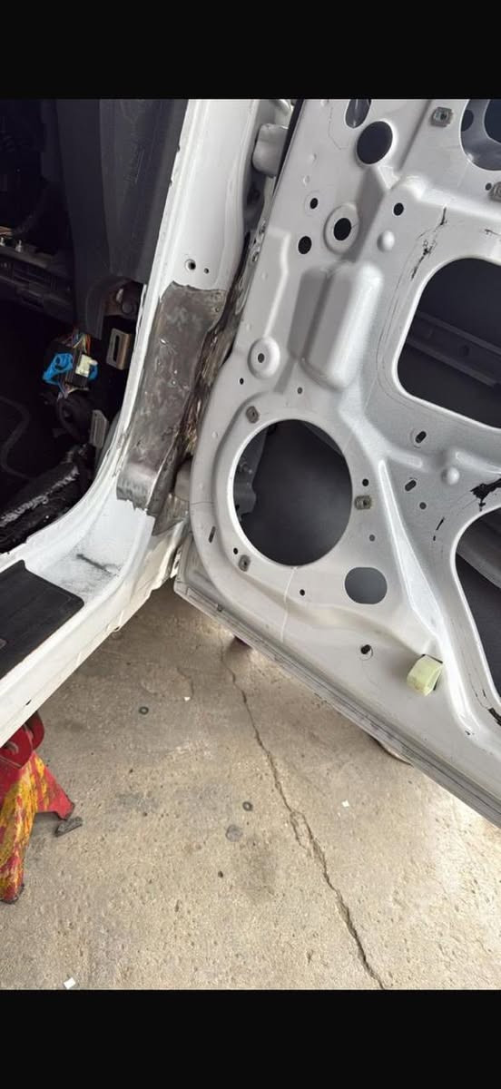 بسم الله ماشالله
للبيع فقد 
موستانك fast baak 2024 Cs.gt
فول مواصفات 1/1
ماشية ( 17 ) الف km
حادثها موضح بلصور 
باب مبدل لون حافه باب مصبوغة متطلع حلوة بلتكحيل داخل الباب جزء بسيط ايضا وموضع امامكم السيازة جديدة بمعنى الكلمة وبدون اي نقص 
رقم ( بغداد باسمي ) 
السعر ( 37000$ وبيها مجال 
( العنوان بغداد كم سارة . 
رقمي للتواصل ( *********** )
