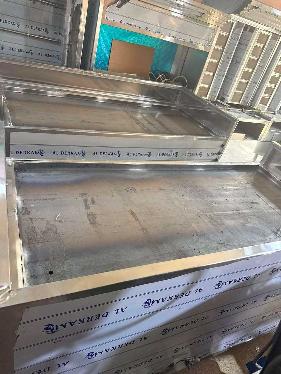 تجهيز كرلات مواكب 
قياس 225*100*110 
طاوى 6 ملم تغليف 1 ملم من البطن عازل حراري تغليف من الخارج ستيل0.6 طافي 
هيكل الشاصي انج ونص 1 ملم متوفر كافة الاحجام والقياسات حسب طلب الزبون 
بغداد العلاوي شارع 6 قرب المتحف العراقي 
*********** متوفر واتس

