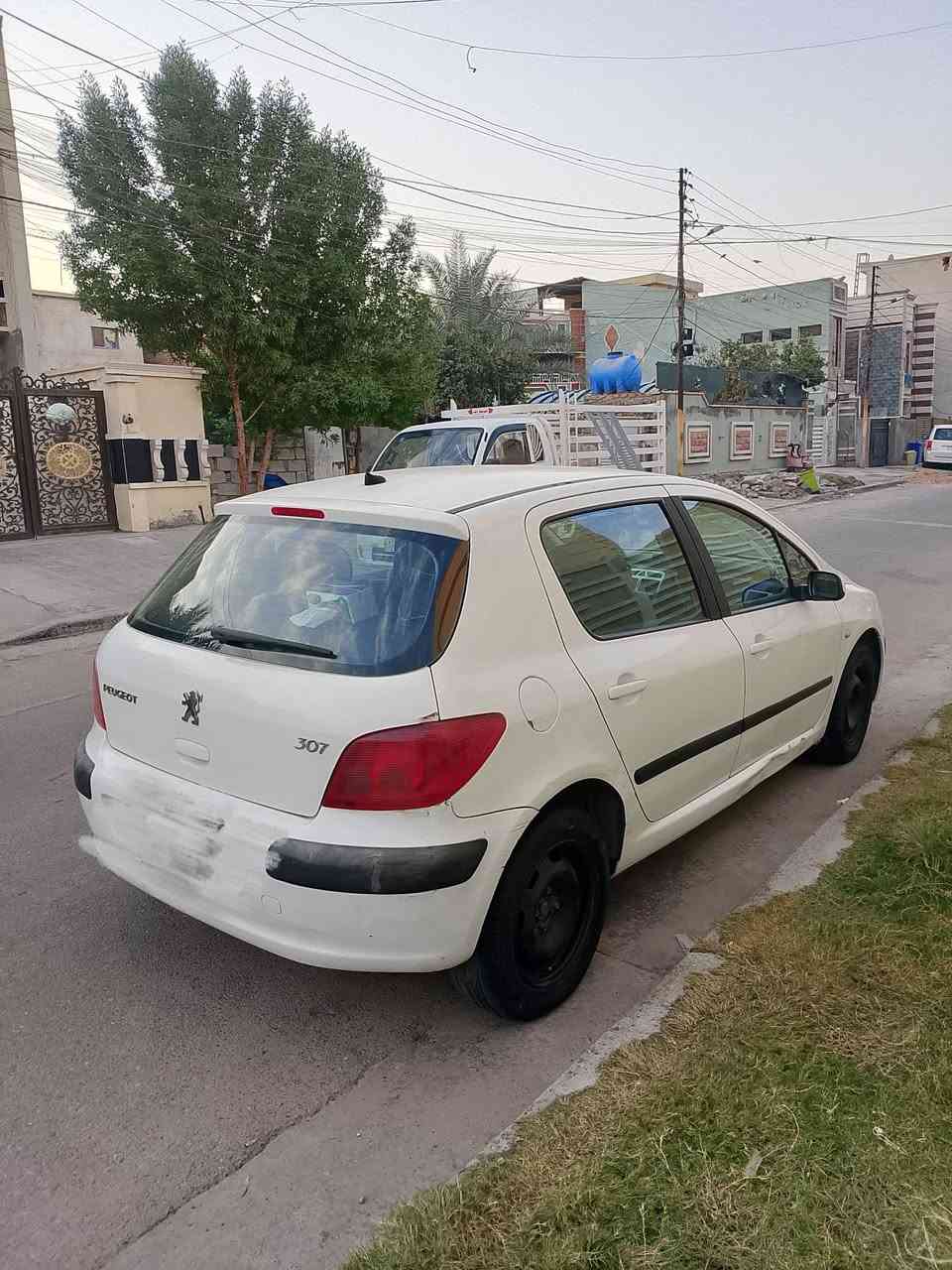 السلام عليكم..
بيجو 307 فرنسي رقم بغداد ماشية 94 ألف حقيقي السيارة على وضع الشركة لا جطل ولا تحوير..
 كير ومحرك وصدر وتبريد وتدفئة كلها تمام بفضل الله ما وكفتني بشارع بيوم بيها تخم تاير جديد وكتلوكاتها وياها مال الشركة وسويجاتها اثنين وياها وداخلها جديد وخارجها كله بلادي اريدها ب53 وبيها مجال بسيط جدا مكاني بغداد واي استفسار الاتصال على هذا الرقم ***********
وآتس اب فقط ما بيه اتصال..
