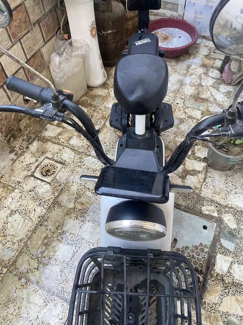 السلام عليكم شباب من رخصه الادمن المحترمين 
دراجه ريان للبيع 
حجم 14 
استعمال قليل 
كلشي شغال 
ملف 500
اشاير شغال كهربائيات كلها شغاله 
بيها نضام الp
تمشي 40 حقيقي 
للتواصل *********** 
مكاني بغداد 
السعر 250 وبيه مجال للطيبين
