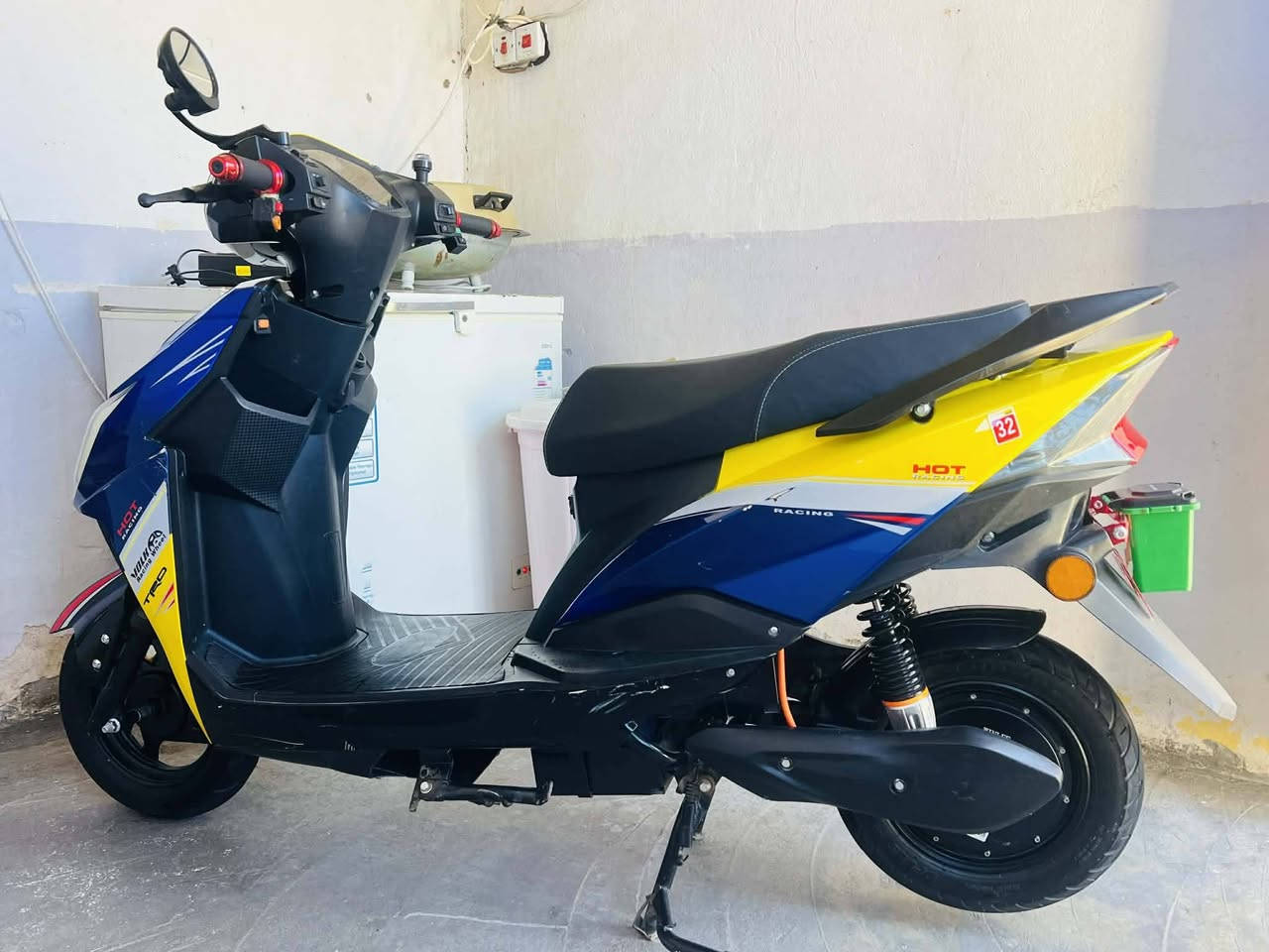 السلام عليكم ورحمة الله دراجه شحن  موديل 2024 للبيع او مراوس جديده 6 بطاريات ملف 1500 ماعوزها شي من شحن لشارع كبل ***********
