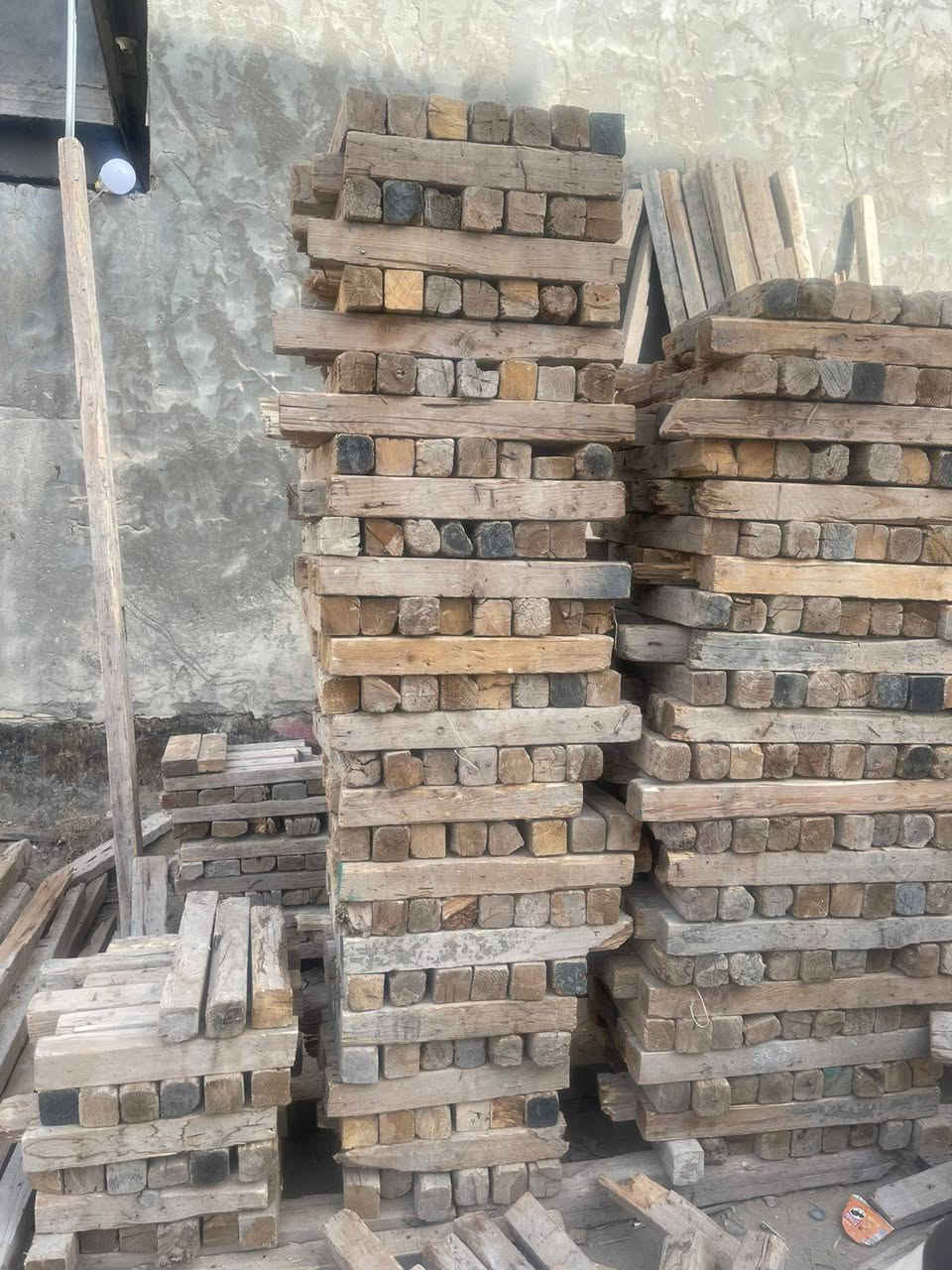 السلام عليكم سير للبيع 2×4  +  3×3جميع الأطوال موجوده كميات مفتوحه المكان حله الاستفسار ***********
