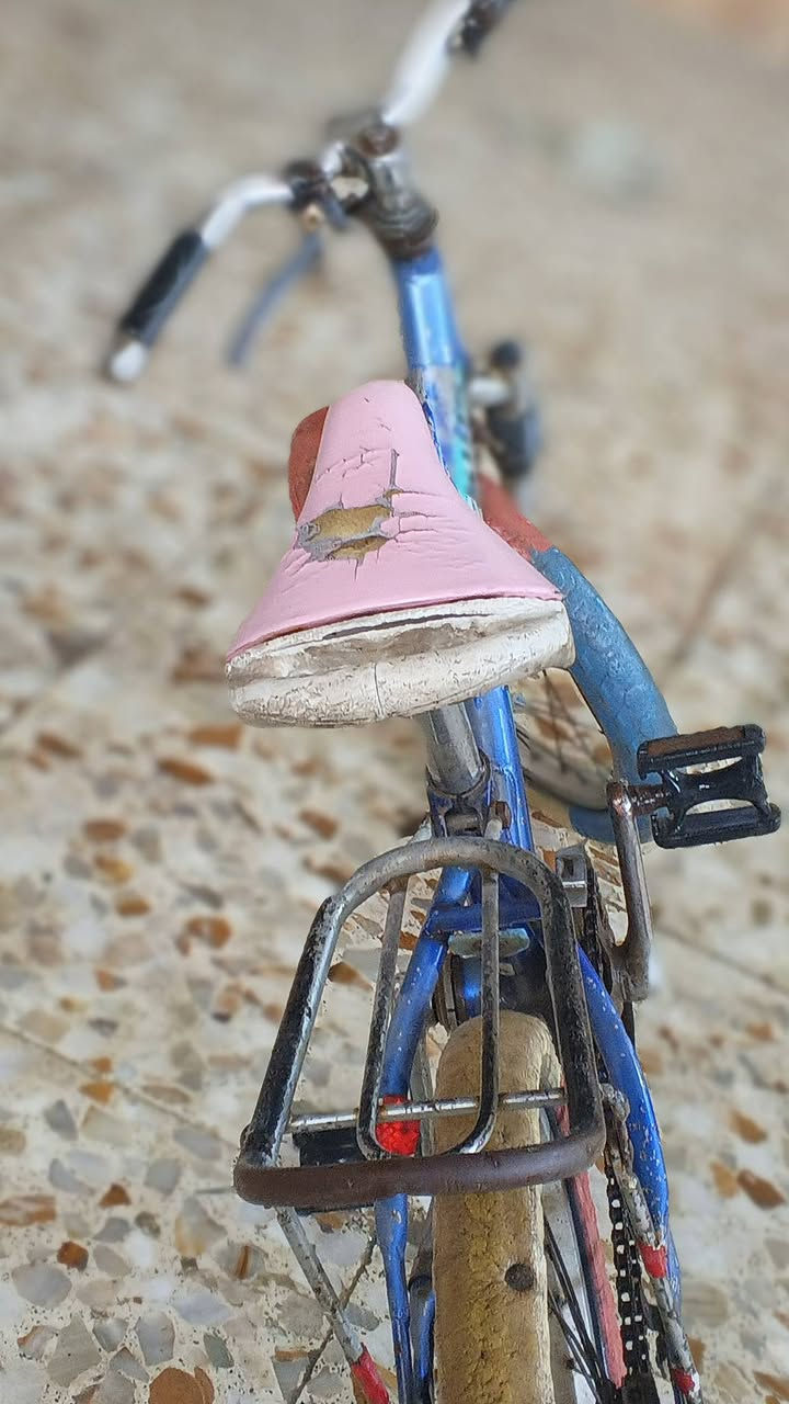 بايسكل للبيع نضافه جيده العنوان ذي قار حي اريدو مقابل ساحة اشريف السعر خاص (***********)
