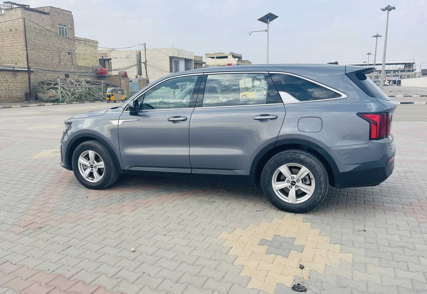 السلام عليكم
كيا سورنتو موديل 2023رقم بغداد الجديد 
حادث  تبديل جاملغ فقط   ايربالك فقط استيرن  وبرده راجع ستتم
المواصفات 
شاشه كبيره مع كامره دواره 
ثلاث انظمه قياده 
قطعتين تبريد 
7راكب 
رادار امامي مع رادارجانبي
توقف ذاتي عند الاقتراب 
ويل كب 
محرك 2500
تحديد مسارً
لايت زنون 
وباقي المواصفات المعروفه
تريد تحويل او وكاله اني حاضر 
صور ا لحادث  ورقم إلشاصي داخل المنشور 
مكان السيارة ميسان 
السعر ٢٣٥ 
للاتصال ***********
