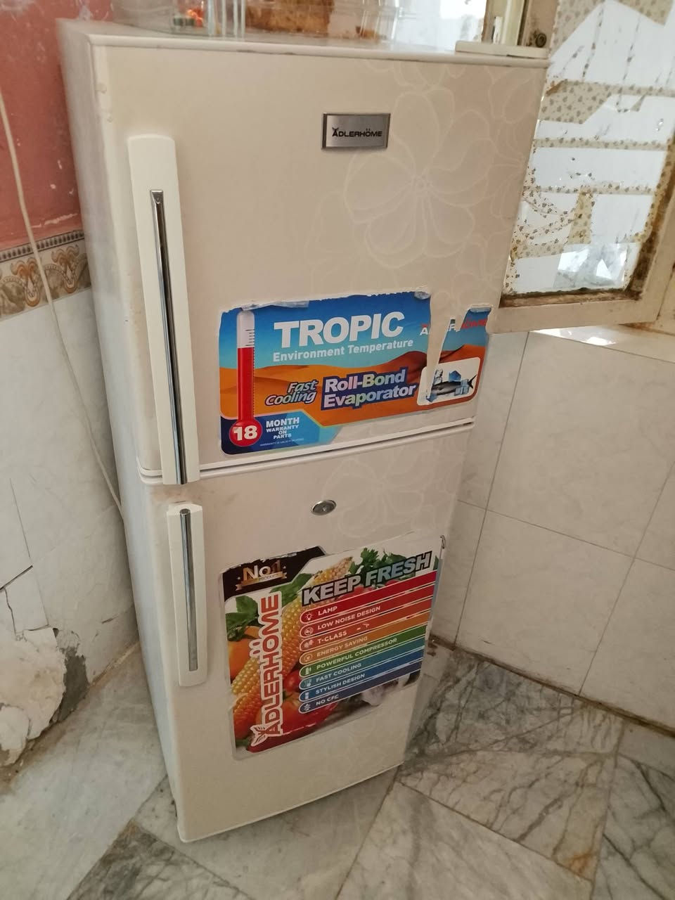السلام عليكم عندي ثلاجات إثنين للبيع وحده حجم وسط وحده جبيره و مبرده بلاستك استعمال قليل الاستفسار ع خاص او ع رقم ***********موجود واتساب
