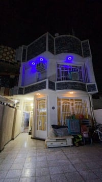 للبيع بيت مكون من اربع غرف وثلاث حمامات ومطبخ واستقبال وهول  المساحه١٧...