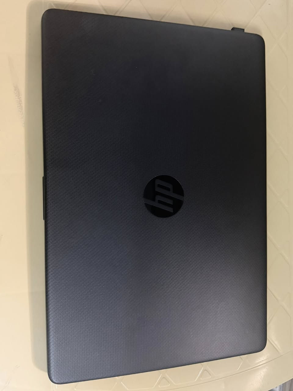 السلام عليكم لابتوب HP 15s-fq3xxx  256كيكا  رام 8     المعالج: Intel Celeron N4500 كرت شاشه Intel UHD  فول مواصفات نظيف جدا مع كامل ملحقاته جنطه وشاحنه مالته  ولاشخط مابي 
السعر جداً مناسب :300 الف وبي مجال 
عنوان دهوك الاستفسار على رقم هاتف /***********
