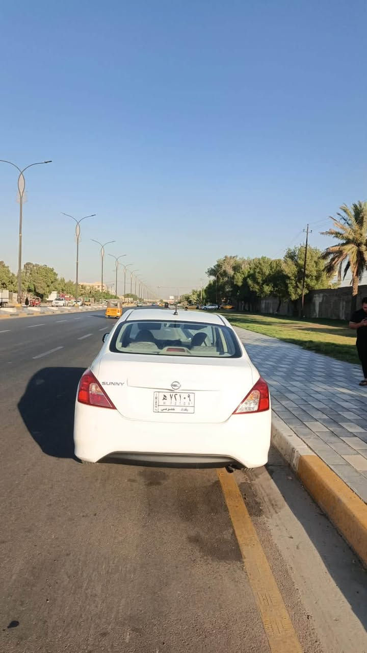 السلام عليكم 
نيسان سني ٢٠٢٠ 
السياره جديده استخدام قليل كلش 
مكينه كير تبريد كله شركه بلادي مملعوب بي 
صدر خير من الله تخم تاير كوري جديد  دوشمه جلد كاعيه جلد تحكم ستيرن اواكس يو اس بي 
السياره مامتعوبه ماشيه ٧٦ وقابله للزياده 
مواصفات النيسان معروفه بليته زركه  
بيه صبغ باب عكس السايق شخط مو ضربه قويه وبارد بلباب الخلفي الباقي كفاله 
السعر ١٠٠ وبيه مجال مكاني الزعفرانيه 
***********
